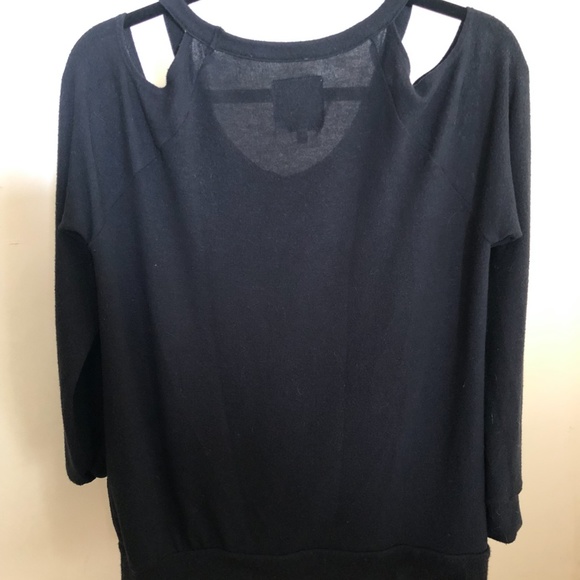 Chaser Love Knit Cold Shoulder Top M Black - Picture 4 of 7